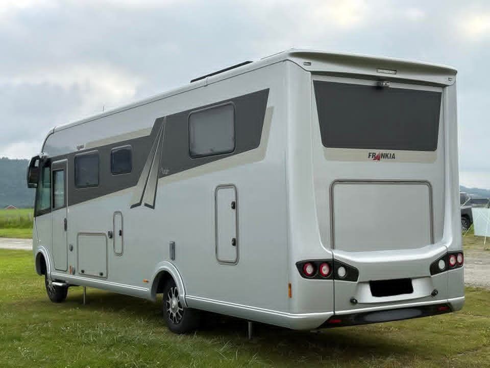 Camping-car : Frankia Platin 8400 QD U.SENKESENG / 4 x SOLCELLE