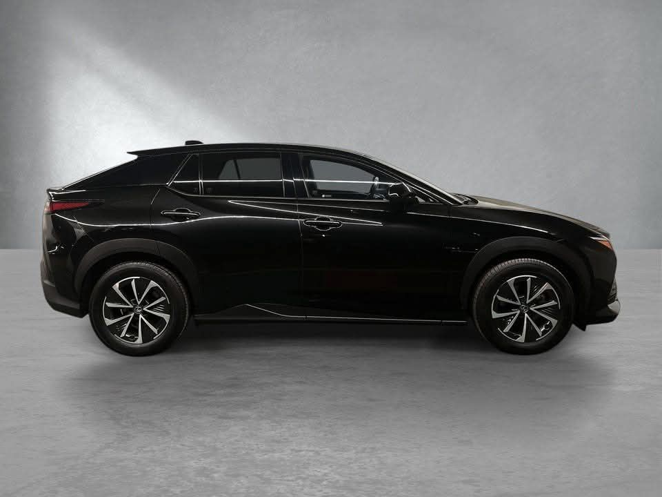 Lexus RZ450e – 2024
