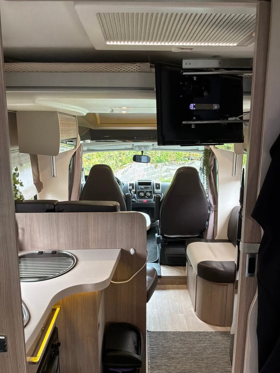 Asuntoauto: Challenger 377 Genesis