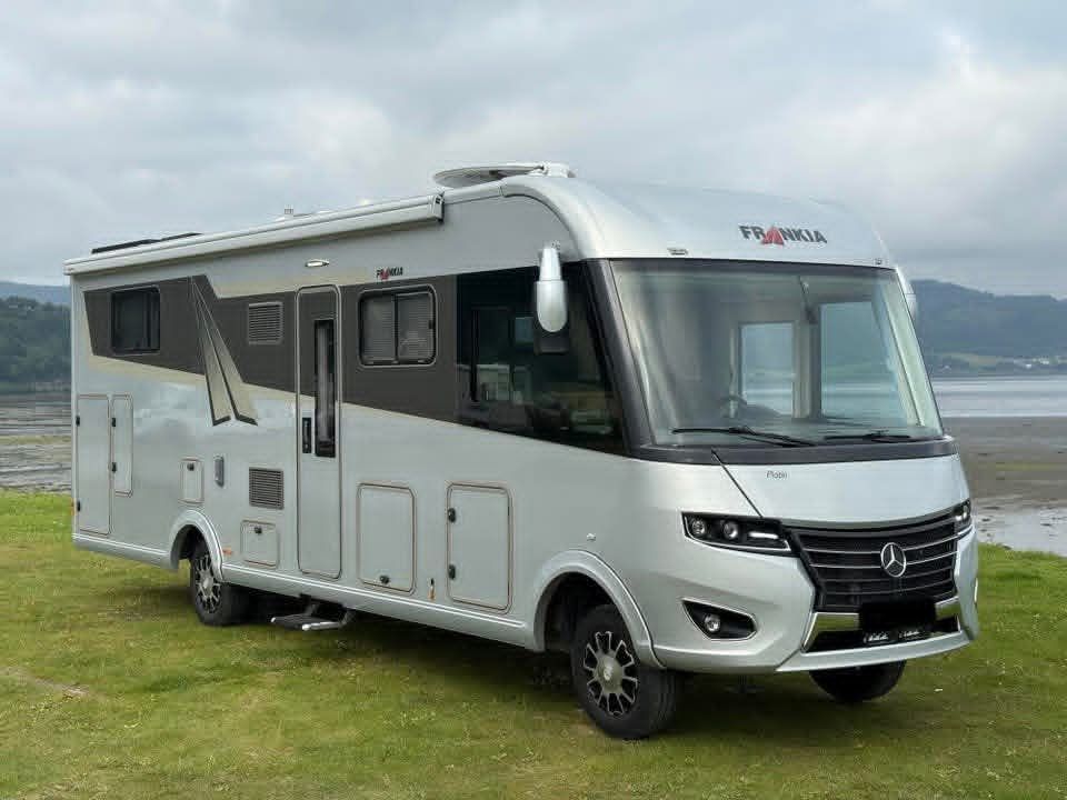 Camping-car : Frankia Platin 8400 QD U.SENKESENG / 4 x SOLCELLE