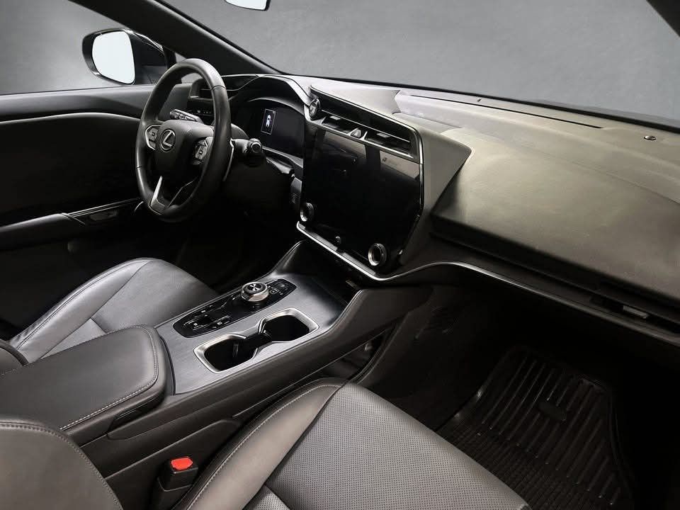 Lexus RZ450e – 2024