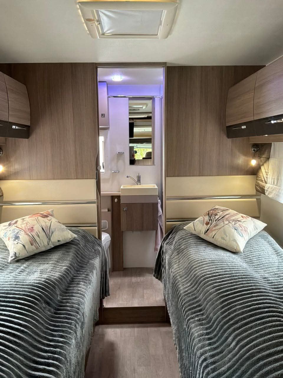 Asuntoauto: Challenger 377 Genesis